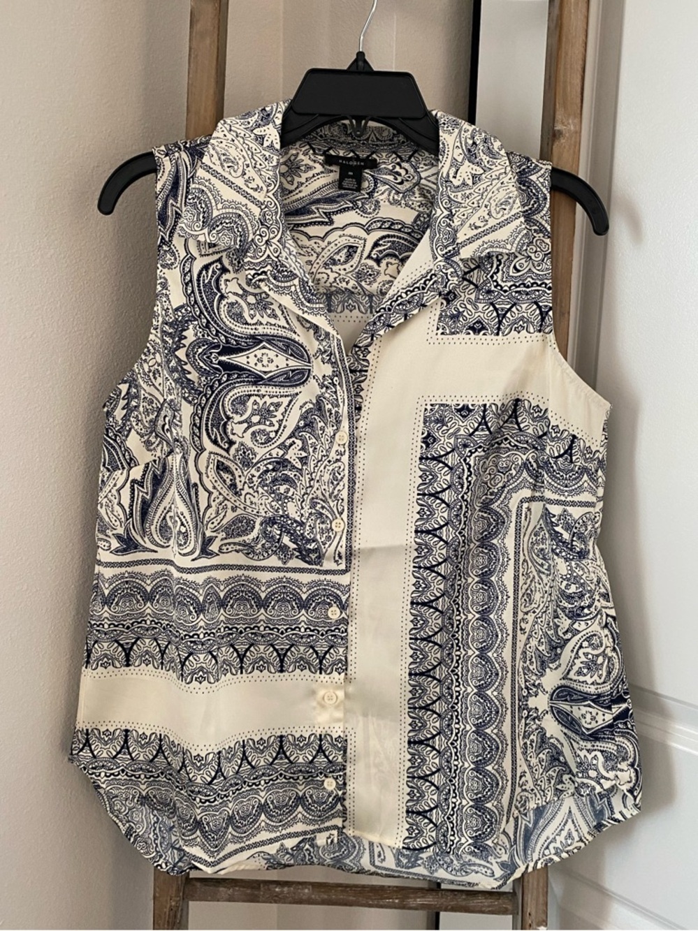 NWOT - Halogen - Paisley Print Sleeveless Button Front Top - Navy & Cream